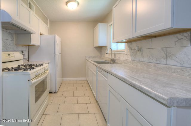 9620 El Prado St, Louisville, KY 40272
