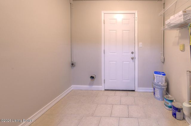 9620 El Prado St, Louisville, KY 40272
