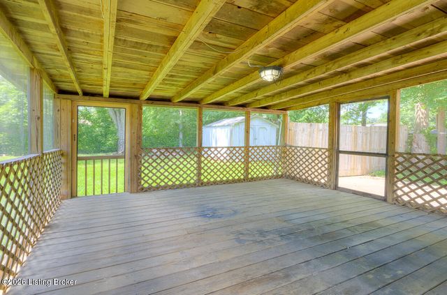 9620 El Prado St, Louisville, KY 40272