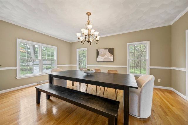 5 Dublin Cir, Burlington, MA 01803