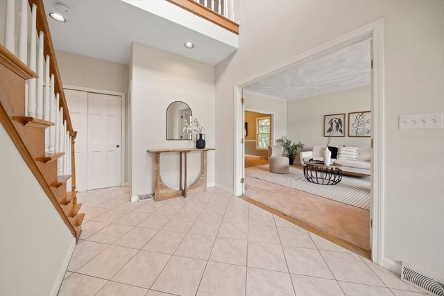 5 Dublin Cir, Burlington, MA 01803