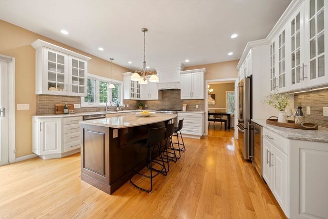 5 Dublin Cir, Burlington, MA 01803