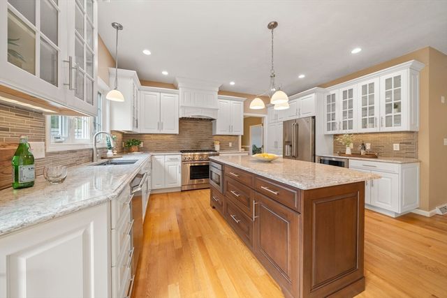 5 Dublin Cir, Burlington, MA 01803
