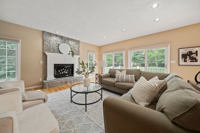 5 Dublin Cir, Burlington, MA 01803