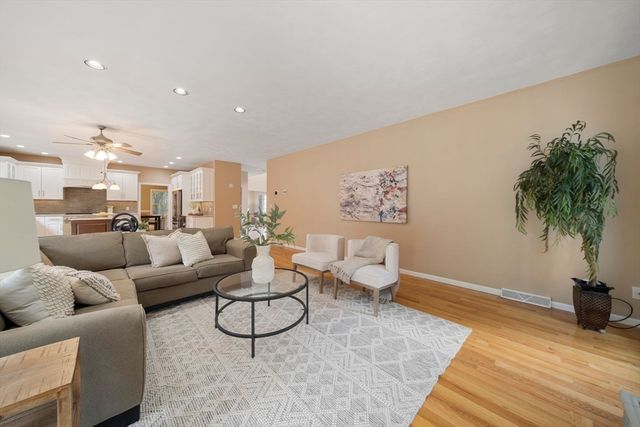 5 Dublin Cir, Burlington, MA 01803
