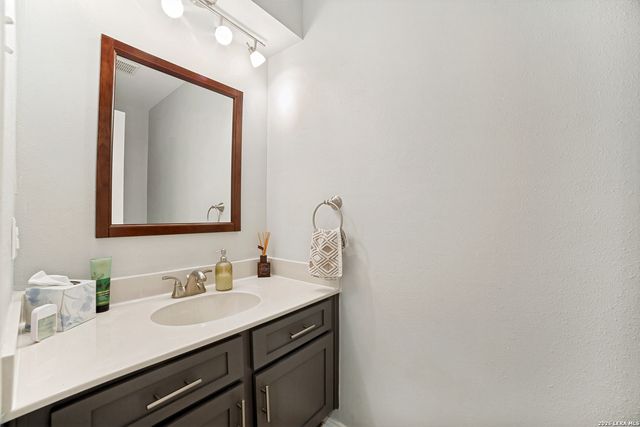 7930 Roanoke Run Apt 801, San Antonio, TX 78240