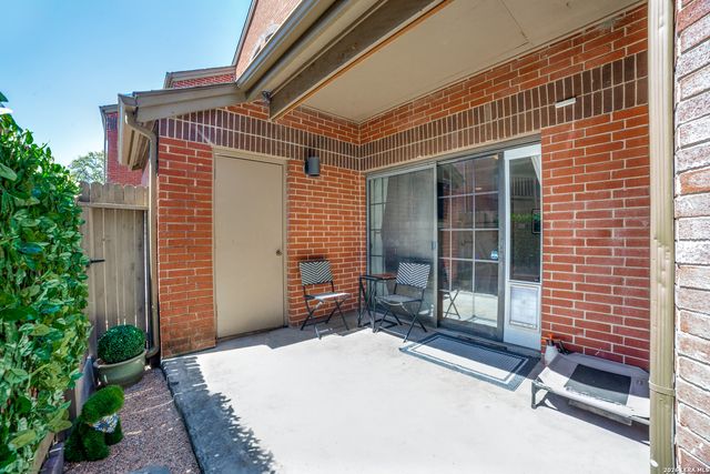 7930 Roanoke Run Apt 801, San Antonio, TX 78240