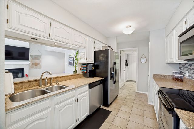 7930 Roanoke Run Apt 801, San Antonio, TX 78240