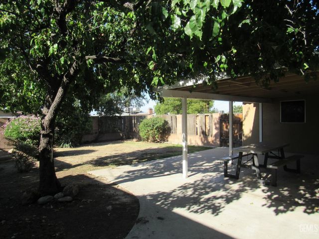 3521 Candlewood Drive, Bakersfield, CA 93306