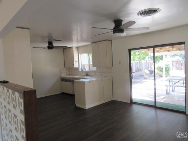3521 Candlewood Drive, Bakersfield, CA 93306