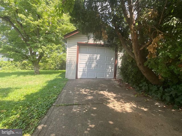 222 W PARK AVE, Hamilton, NJ 08610
