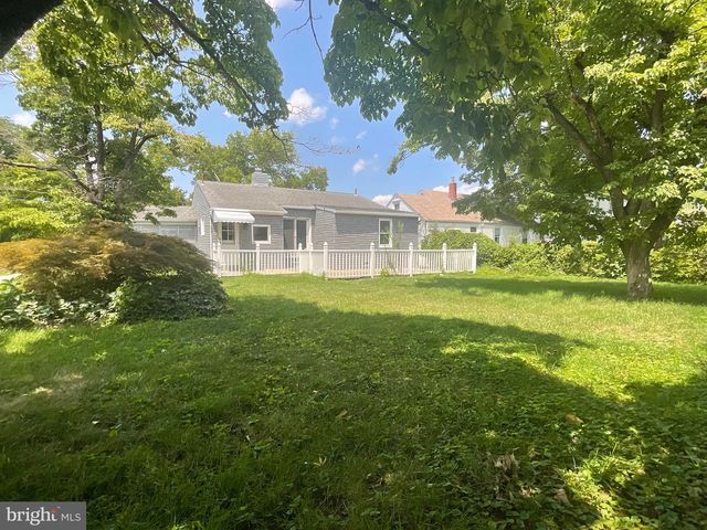 222 W PARK AVE, Hamilton, NJ 08610