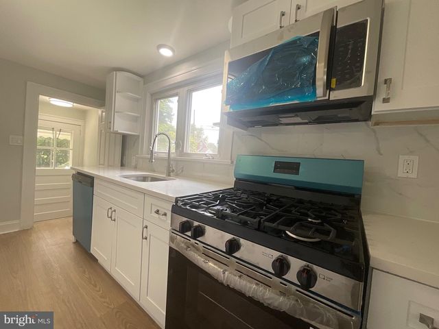 222 W PARK AVE, Hamilton, NJ 08610
