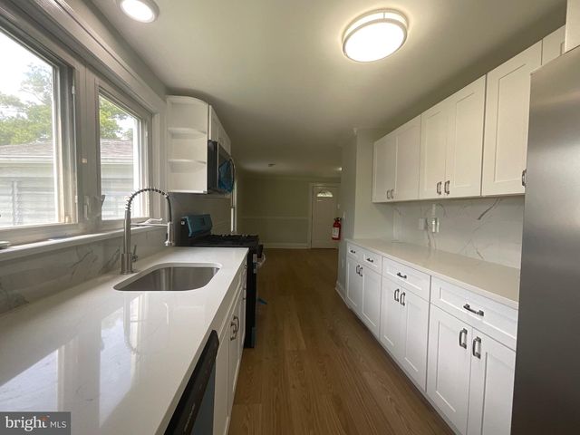 222 W PARK AVE, Hamilton, NJ 08610