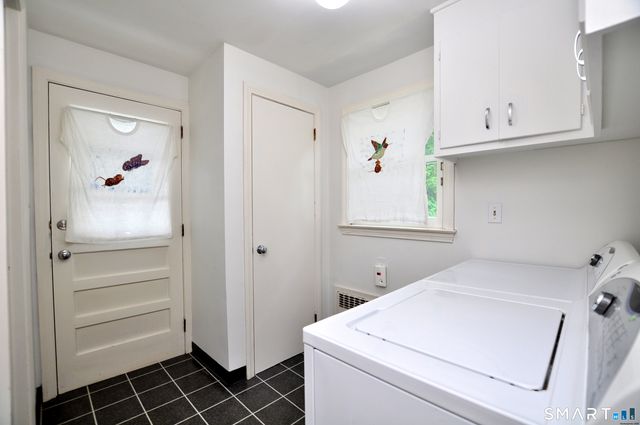 44 Miamis Road, West Hartford, CT 06117