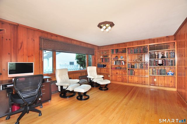 44 Miamis Road, West Hartford, CT 06117