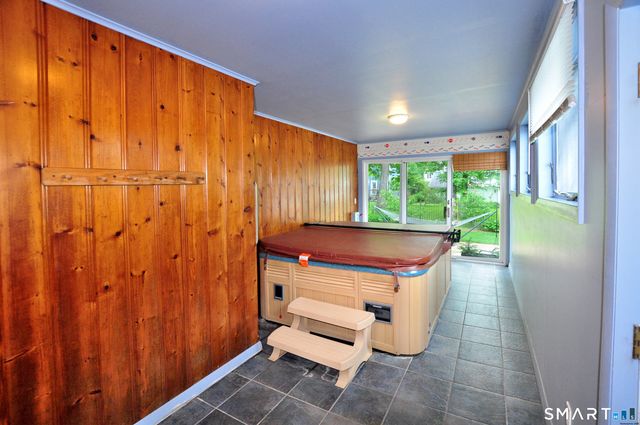 44 Miamis Road, West Hartford, CT 06117