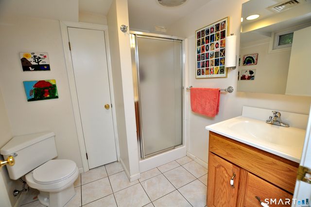 44 Miamis Road, West Hartford, CT 06117