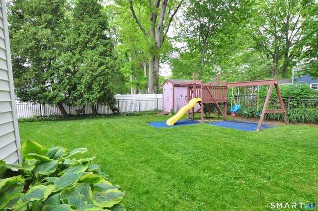 44 Miamis Road, West Hartford, CT 06117