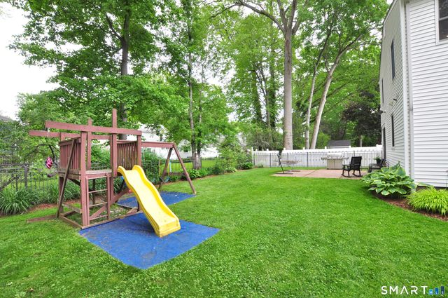 44 Miamis Road, West Hartford, CT 06117