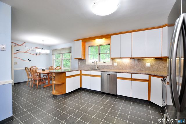 44 Miamis Road, West Hartford, CT 06117