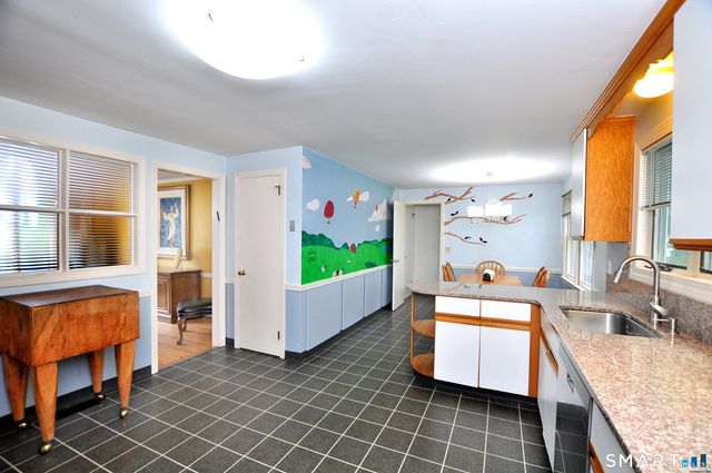 44 Miamis Road, West Hartford, CT 06117