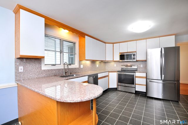 44 Miamis Road, West Hartford, CT 06117