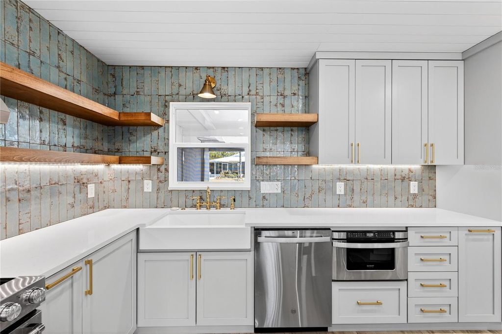 Image 13 of property listing at 620 FAIR WINDS DRIVE 620, Nokomis, FL 34275