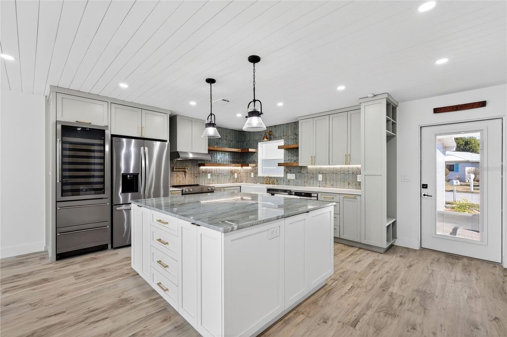 Image 15 of property listing at 620 FAIR WINDS DRIVE 620, Nokomis, FL 34275