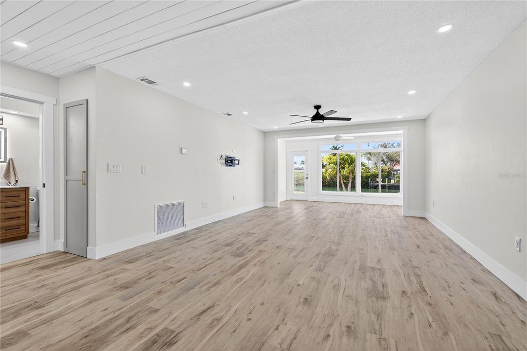 Image 18 of property listing at 620 FAIR WINDS DRIVE 620, Nokomis, FL 34275