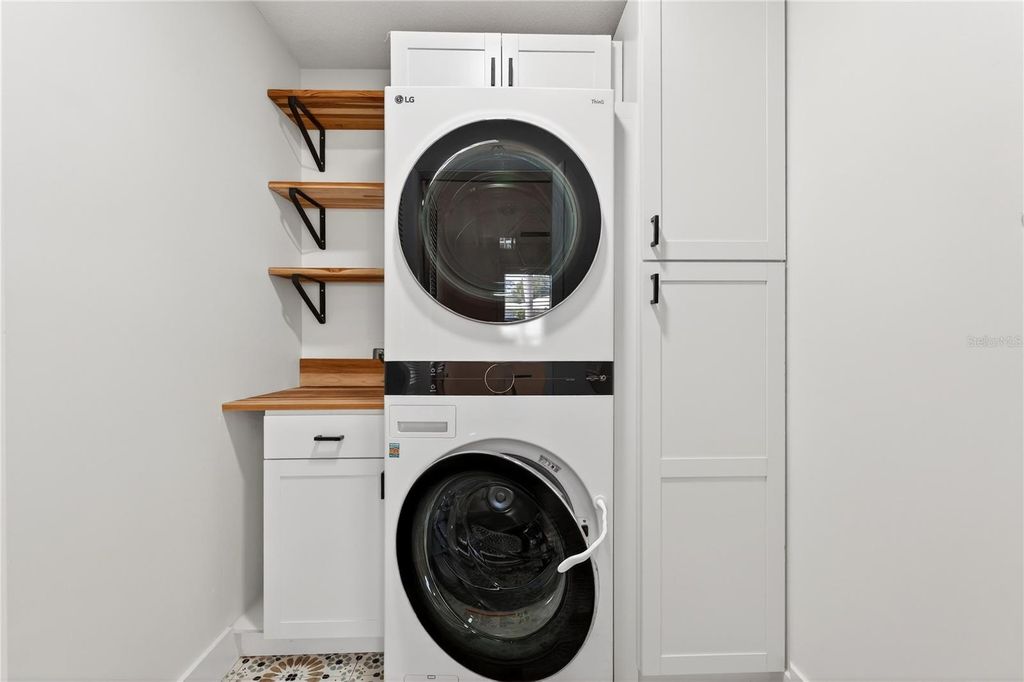 Image 33 of property listing at 620 FAIR WINDS DRIVE 620, Nokomis, FL 34275