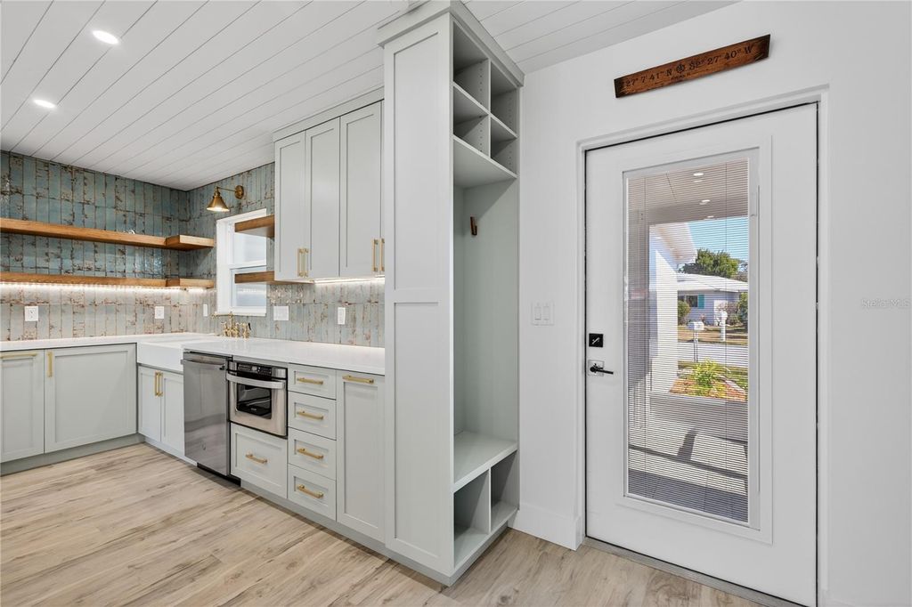 Image 8 of property listing at 620 FAIR WINDS DRIVE 620, Nokomis, FL 34275