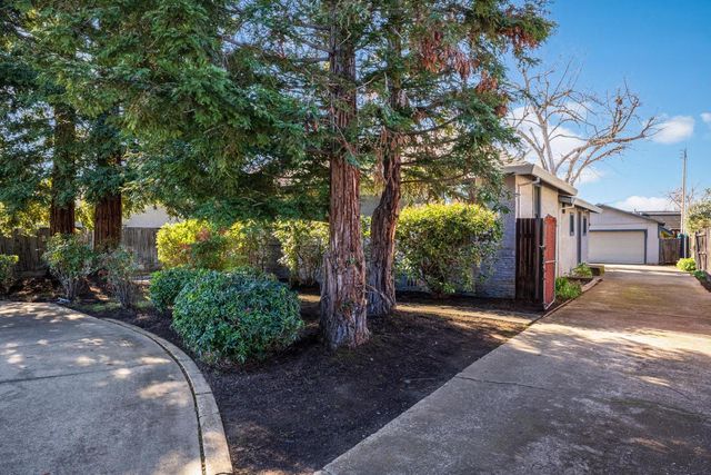 3125 Kobrock Way, Carmichael, CA 95608