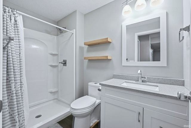 5220 Vermont Lane, Fort Wayne, IN 46815