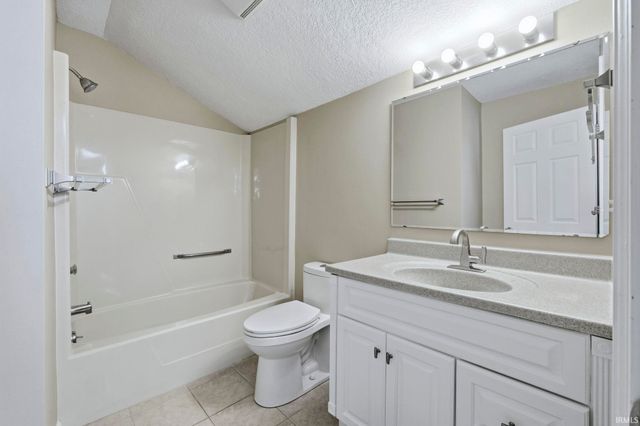 5220 Vermont Lane, Fort Wayne, IN 46815