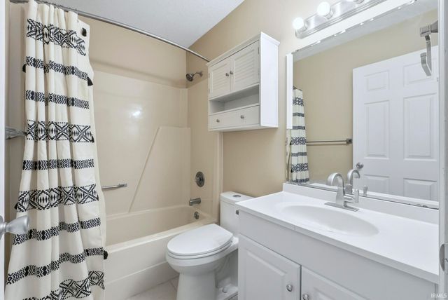 5220 Vermont Lane, Fort Wayne, IN 46815