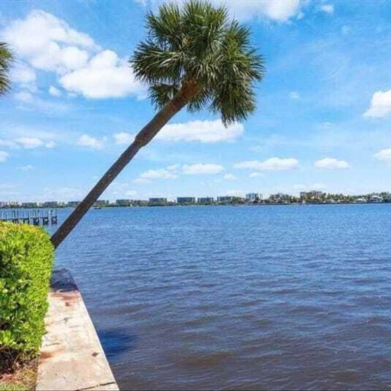 896 N Federal Highway 132, Lantana, FL 33462