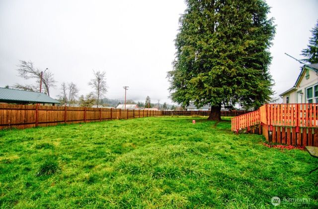 307 S 3rd Ave, Pe Ell, WA 98572