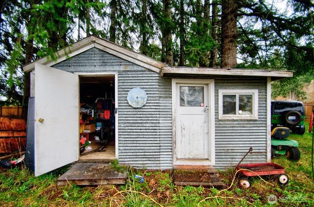 307 S 3rd Ave, Pe Ell, WA 98572