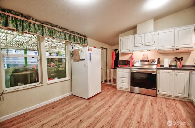 307 S 3rd Ave, Pe Ell, WA 98572