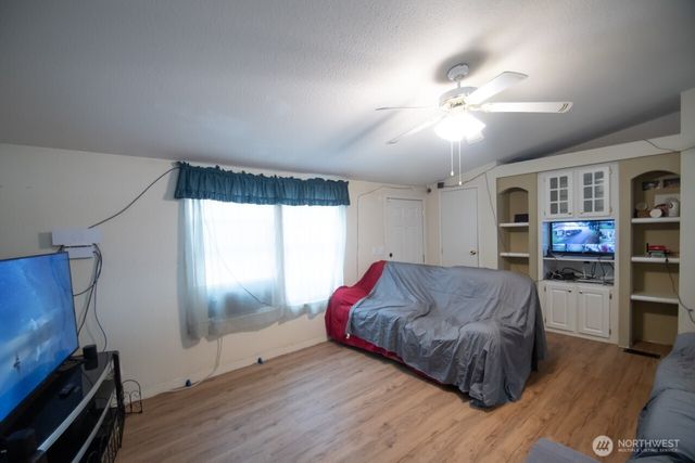 307 S 3rd Ave, Pe Ell, WA 98572