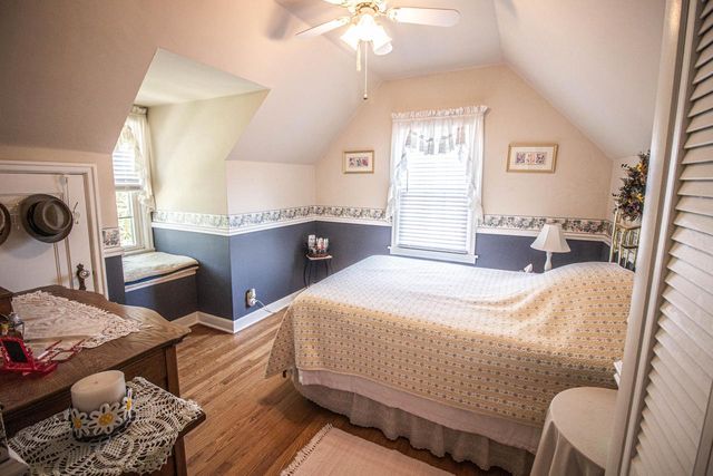 12209 Cathedral AVENUE, Wauwatosa, WI 53226