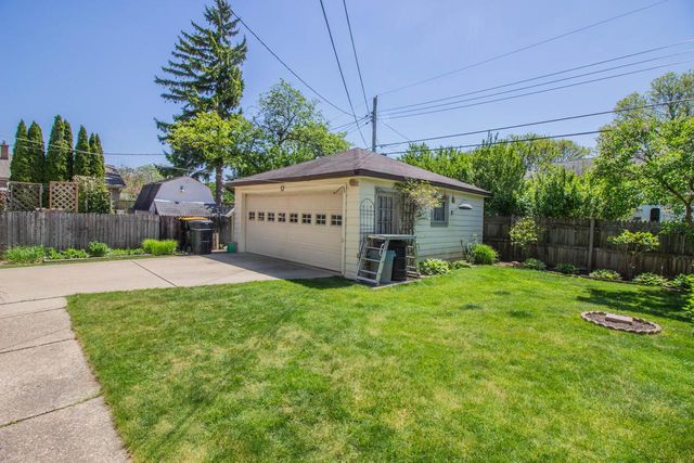 12209 Cathedral AVENUE, Wauwatosa, WI 53226