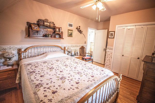 12209 Cathedral AVENUE, Wauwatosa, WI 53226