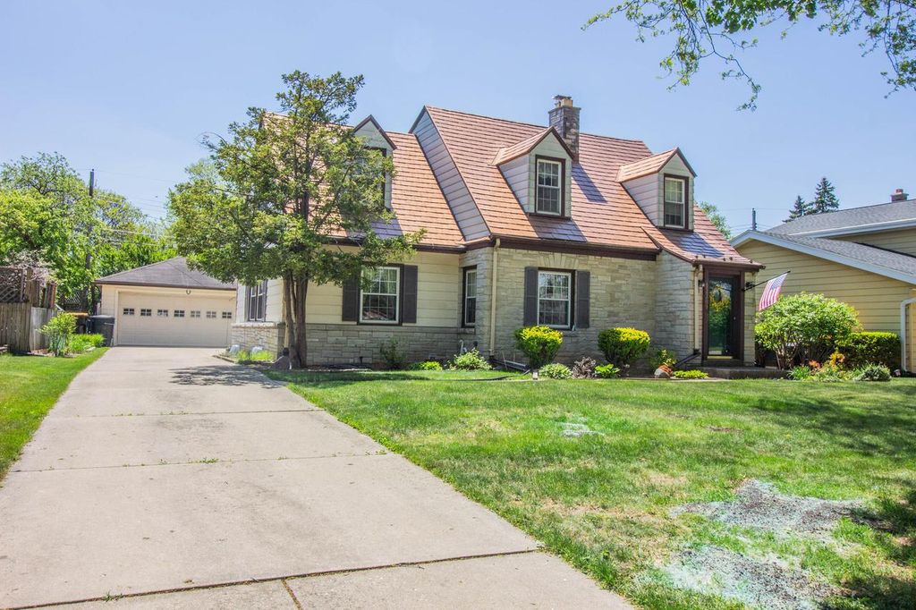 12209 Cathedral AVENUE, Wauwatosa, WI 53226