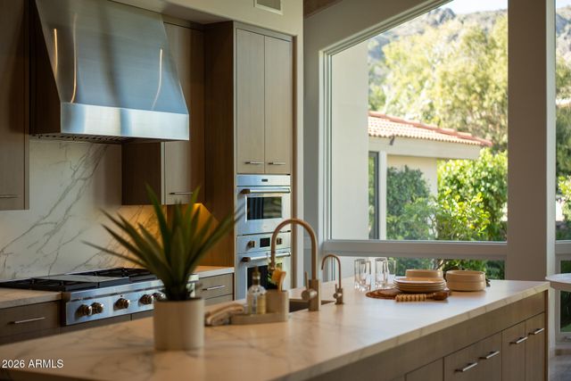 7224 N LAKESIDE Lane, Paradise Valley, AZ 85253