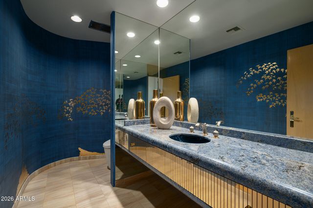 7224 N LAKESIDE Lane, Paradise Valley, AZ 85253