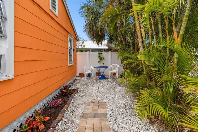 13320 2ND ST E, Madeira Beach, FL 33708