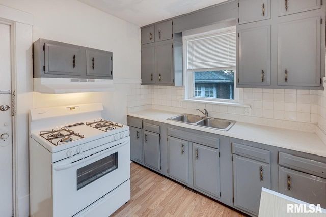 1803 W MAIN Street, Peoria, IL 61606