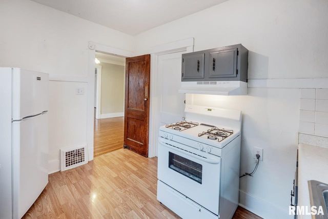 1803 W MAIN Street, Peoria, IL 61606